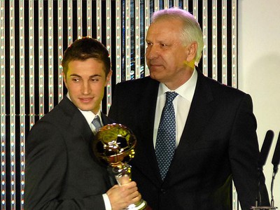 Futbalový útočník Stanislav Šesták (vľavo) a bývalý tréner futbalovej reprezentácie SR Dušan Galis