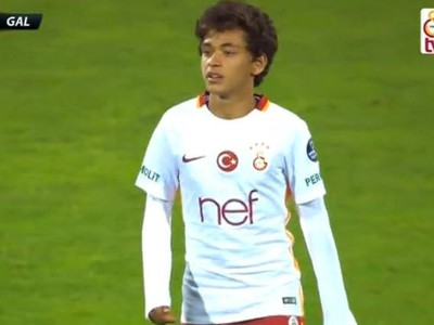 14-ročný Mustafa Kapi nastúpil za prvé mužstvo Galatasarayu