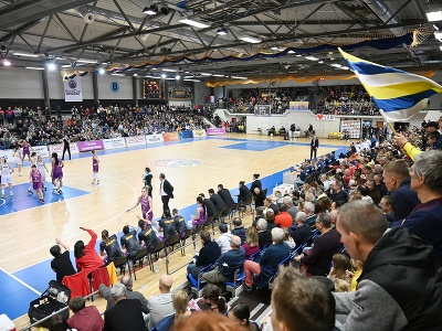 Na snímke zaplnená športová hala Diplomat Aréna počas zápasu 3. kola skupinovej fázy Európskeho pohára FIBA