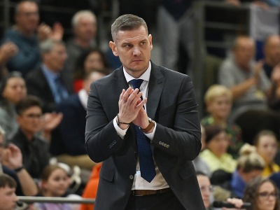 Na snímke tréner Čajok Peter Jankovič počas zápasu 3. kola skupinovej fázy Európskeho pohára FIBA v basketbale