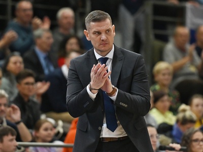Na snímke tréner Čajok Peter Jankovič počas zápasu 3. kola skupinovej fázy Európskeho pohára FIBA v basketbale