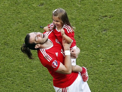 Gareth Bale s dcérkou Albou