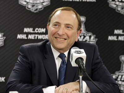 Vysmiaty komisár NHL Gary