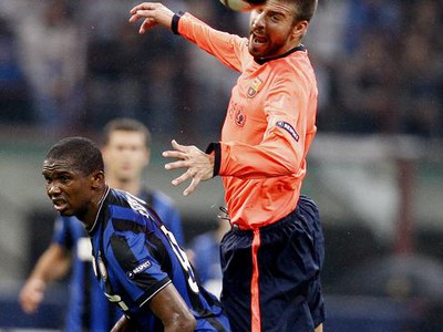 Gerard Pique a Samuel Eto\'o