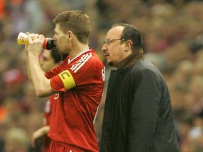 Gerrard a Benítez