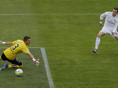 Gareth Bale strieľa gól