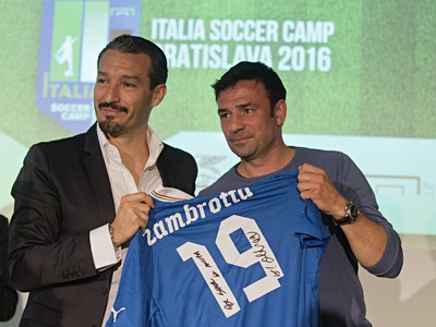 Bývalý futbalový reprezentant Talianska a majster sveta Gianluca Zambrotta a bývalý futbalový reprezentant SR Samuel Slovák