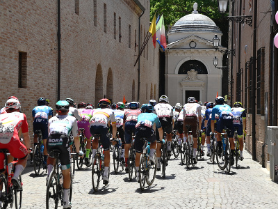 Cyklisti počas 13. etapy Giro d'Italia