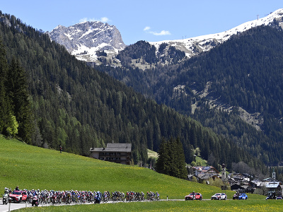 Cyklisti počas 17. etapy Giro d'Italia