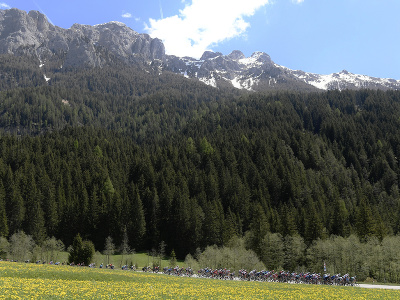 Cyklisti počas 17. etapy Giro d'Italia