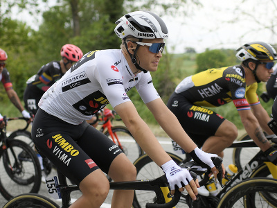 Cyklisti počas druhej etapy Giro d'Italia