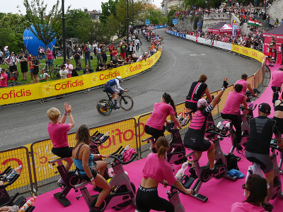 Záber na divákov počas časovky Giro d'Italia