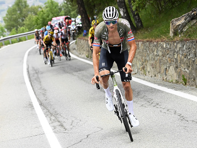 Cyklisti počas 15. etapy Giro d'Italia