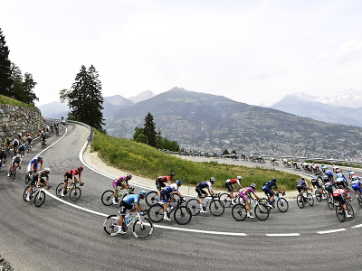Cyklisti počas 15. etapy Giro d'Italia