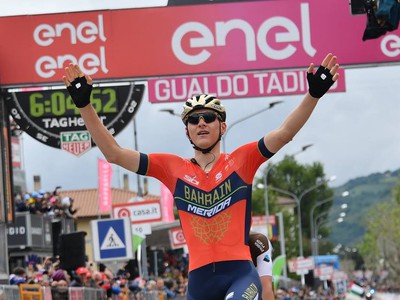 Matej Mohorič víťazom utorkovej 10. etapy na cyklistických pretekoch Grand Tour Giro d'Italia