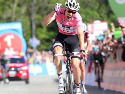 Dumoulin si víťazstvom v 14. etape upevnil líderskú pozíciu na Giro d'Italia