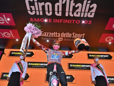 Jonathan Caicedo oslavuje víťazstvo v tretej etape na Giro D´Italia