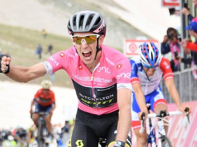 Simon Yates triumfoval v nedeľňajšej 9. etape 101. ročníka pretekov Giro d'Italia