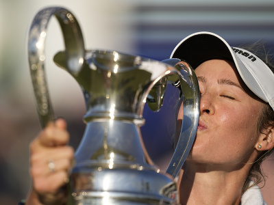Nelly Kordová oslavuje zisk piateho turnajového titulu v rade