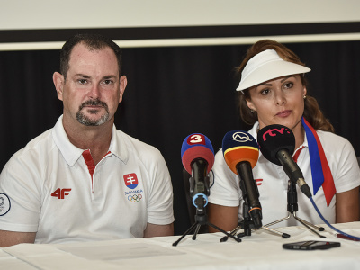 Rory Sabbatini a nosička golfových palíc Roryho a jeho manželka Martina Sabbatiniová