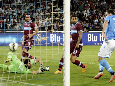 Gonzalo Higuaín strieľa gól Neapolu