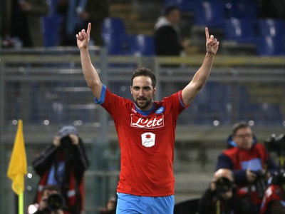 Gonzalo Higuain strelil prvý gól hosťujúceho Neapolu