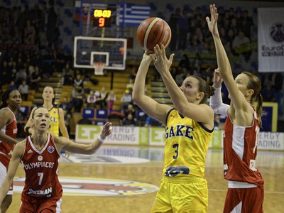 Zľava: Olga Chatzinikolau z Pireusu, Teja Oblak z Košíc a Styliani Fouraki z Pireusu