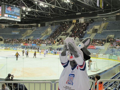 Maskot Goooly sa staral o atmosféru v hľadisku