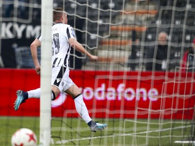 Róbert Mak (29) strelil víťazný gól a poslal PAOK do čela tabuľky