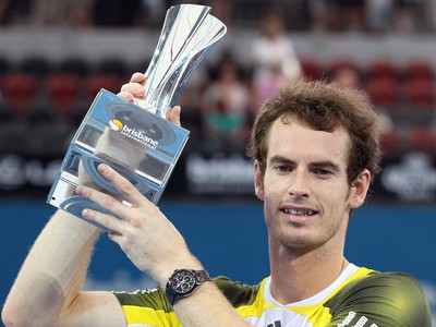 Andy Murray s trofejou pre víťaza