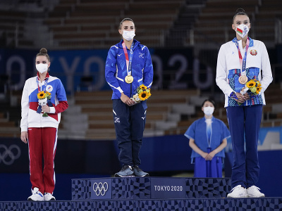 Ruská gymnastka Dina Averinová obsadila vo viacboji striebornú priečku, zvíťazila Linoy Ashramová z Izraela