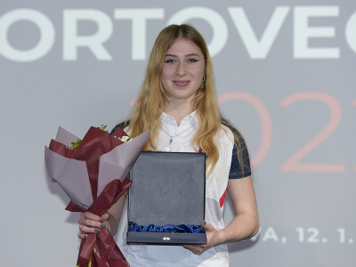 Gymnastka Tamara Ustohalová si preberá cenu Objav roka v kategórii Seniorky