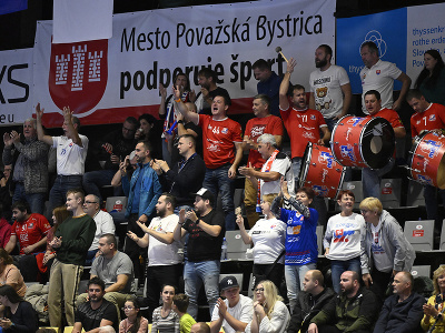 Na snímke fanúšikovia oslavujú víťazstvo Slovenska 33:23 v prvom zápase I. fázy európskej časti kvalifikácie o postup na MS 2025 v hádzanej mužov Slovensko - Kosovo