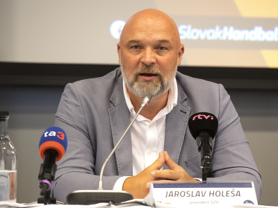 Na snímke prezident Slovenského zväzu hádzanej (SZH) Jaroslav Holeša počas žrebovania nového ročníka Niké Handball Extraligy mužov