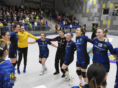 Hráčky Michaloviec sa tešia po víťazstve v prvom zápase štvrťfinále Európskeho pohára EHF v hádzanej žien MŠK Iuventa Michalovce – Cabooter HandbaL Venlo v Michalovciach