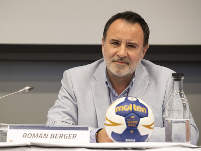 Na snímke výkonný riaditeľ stávkovej spoločnosti Niké s.r.o. Roman Berger počas žrebovania nového ročníka Niké Handball Extraligy mužov