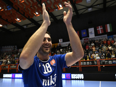Na snímke Jakub Prokop (Slovensko) oslavuje víťazstvo 33:23 v prvom zápase I. fázy európskej časti kvalifikácie o postup na MS 2025 v hádzanej mužov Slovensko - Kosovo