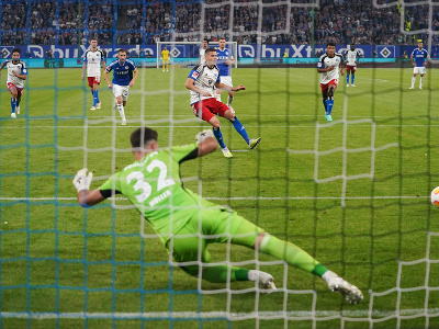Lászlo Bénes strelil proti Schalke dva góly