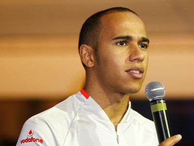 Lewis Hamilton podporuje svojho