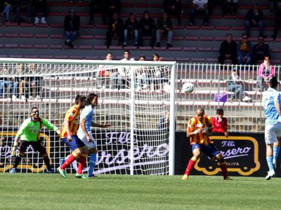 Hamšík strieľa gól do brány Lecce