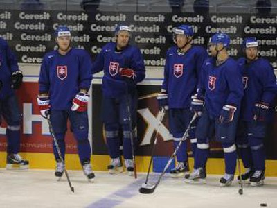 Slovenskí hokejisti na tréningu