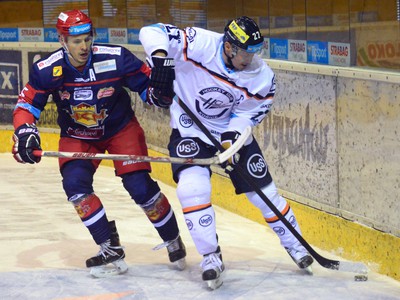 Zľava: Janis Andersons z HKM Zvolen a Ladislav Nagy z HC Košice
