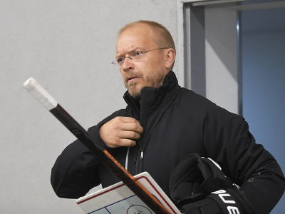 Na snímke hlavný tréner HC Košice Kalle Kaskinen pred prvým tréningom v Crow aréne v Košiciach