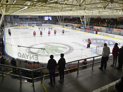 Fanúšikovia povzbudzujú v zápase 4. kola hokejovej Tipos Extraligy HC Košice - HC 21 Prešov v Crow aréne v Košiciach