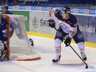 Tomáš Hrnka z Košíc počas 1. zápasu štvrťfinále play - off slovenskej hokejovej Tipsport ligy 2015/2016 medzi HC Košice - MHC Martin