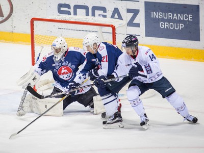Žiga Jeglič z HC Slovan Bratislava, Maxim Kondratiev a Michail Birjukov z CHK Torpedo