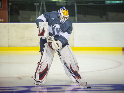 Brankár HC Slovan Bratislava Jared Coreau trénuje počas štartu prípravy pred novou hokejovou sezónou Tipos Extraligy