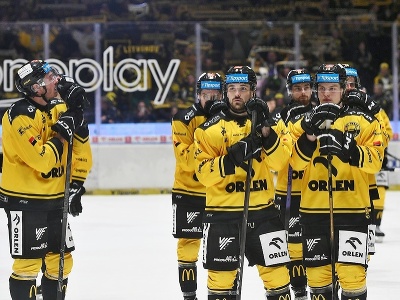 Maxim Čajkovič (v strede)