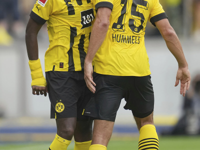 Anthony Modeste a Mats Hummels oslavujú gól Borussie Dortmund
