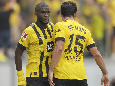 Anthony Modeste a Mats Hummels oslavujú gól Borussie Dortmund
